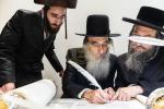 חגיגת הכנסת ספר תורה  להיכל ישיבת עסק התורה  ע"י הרבני הנגיד הרה"ח רבי יואל פליישמאן שליט"א פטרון הישיבה ונדבן הספר  בהשתתפות אדמור"י ורבני העיר שליט"א, מרביצי תורה ותלמידי הישיבה