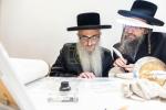 חגיגת הכנסת ספר תורה  להיכל ישיבת עסק התורה  ע"י הרבני הנגיד הרה"ח רבי יואל פליישמאן שליט"א פטרון הישיבה ונדבן הספר  בהשתתפות אדמור"י ורבני העיר שליט"א, מרביצי תורה ותלמידי הישיבה