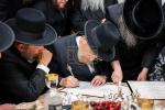 פולע גאלעריע: הנגיד ר' אברהם יודא גאלדבערגער הי"ו קויפט אפ בנין הענדל מרים מיט א נדבה פון צען מיליאן דאלער - בראשות כ"ק אדמו"ר מסאטמאר שליט"א.