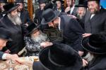 פולע גאלעריע: הנגיד ר' אברהם יודא גאלדבערגער הי"ו קויפט אפ בנין הענדל מרים מיט א נדבה פון צען מיליאן דאלער - בראשות כ"ק אדמו"ר מסאטמאר שליט"א.