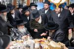פולע גאלעריע: הנגיד ר' אברהם יודא גאלדבערגער הי"ו קויפט אפ בנין הענדל מרים מיט א נדבה פון צען מיליאן דאלער - בראשות כ"ק אדמו"ר מסאטמאר שליט"א.