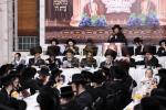 דאפעלטע שבע ברכות דורך תלמידי ישיבה קטנה "עסק התורה" וויליאמסבורג   החתן בן הראש ישיבה שליט"א און החתן איידעם פונעם מנהל שליט"א
