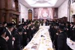 דאפעלטע שבע ברכות דורך תלמידי ישיבה קטנה "עסק התורה" וויליאמסבורג   החתן בן הראש ישיבה שליט"א און החתן איידעם פונעם מנהל שליט"א