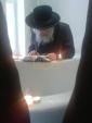 הגה"צ אבד"ק מכלל יופי וחבר הבד"ץ דסאטמאר ביים נסיעה למקומות הק' און אוקריינא