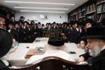 בחורי ישיבות באזוכן ביי כ"ק גאב"ד ירושלים שליט"א 