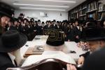בחורי ישיבות באזוכן ביי כ"ק גאב"ד ירושלים שליט"א 