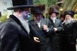 כ"ק אדמו"ר מסאדיגורא ירושלים שליט"א ביי א שמחה לבן אחד מחסידיו