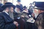 הגה"צ רבי יצחק משה ערלאנגער שליט"א באזוכט ביי כ"ק אדמו"ר מתולדות אברהם יצחק שליט"א בנאות דשא אין א וואלד נאנט צום מעון הנופש אין הר יונה.