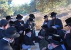 הגה"צ רבי יצחק משה ערלאנגער שליט"א באזוכט ביי כ"ק אדמו"ר מתולדות אברהם יצחק שליט"א בנאות דשא אין א וואלד נאנט צום מעון הנופש אין הר יונה.