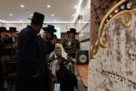 כ"ק אדמו"ר מקהל חסידי ירושלים שליט"א וועלעכער וויילט דעי טעג אין קרית יואל ביים מחזק זיין די עסקני צדקת העיר קרית יואל.