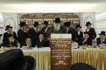 הרה"ק רבי יעקב מאיר שעכטער שליט"א ביים סעודת הילולא פון גאב"ד ירושלים בעל שערי טוביה זצוק"ל