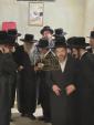 כ"ק אדמו"ר מ'תולדות אהרן שליט"א ביי תפילת מעריב אין רבי ישעילע'ס ביהמ"ד אין קערעסטיר וואס האלט אינמיטן פארענדיגט ווערן
