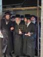 כ"ק אדמו"ר מ'תולדות אהרן שליט"א ביי תפילת מעריב אין רבי ישעילע'ס ביהמ"ד אין קערעסטיר וואס האלט אינמיטן פארענדיגט ווערן