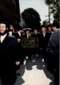 נאסטאלגישע בילדער ווידיאו פון הכנסת ספר תורה בחצר הקודש באבוב 