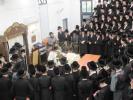 תלמידי ישיבה קטנה וויזניץ אין אלעד נאך תפילת ראש חודש אין הר יונה ביי כ"ק אדמו"ר מתולדות אברהם יצחק שליט"א 