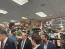 סענאטאר וועבער האט זיך אנגעשלאסן אינאיינעם מיט'ן גאווערנאר קאנדידאט ברוס בלעיקמאן אויף א טור איבער קראון הייטס