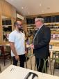 סענאטאר וועבער האט זיך אנגעשלאסן אינאיינעם מיט'ן גאווערנאר קאנדידאט ברוס בלעיקמאן אויף א טור איבער קראון הייטס