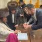 כ"ק אדמו"ר מקרעטשניף כפר עטה שליט"א ביים וואונטשן די חסידים מוצאי שבת אז עס זאלן זיך עפענען אלע צינורות השפע