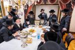   כ"ק אדמו"ר מסאטמאר שליט"א ביים לחיים בבית הרבני הנגיד ר' חיים מרדכי אינזליכט הי"ו לרגל קנין זכות של שער העזרת נשים אין היכל בית המדרש הגדול וויליאמסבורג פון 500 טויזנט דאלער 