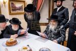   כ"ק אדמו"ר מסאטמאר שליט"א ביים לחיים בבית הרבני הנגיד ר' חיים מרדכי אינזליכט הי"ו לרגל קנין זכות של שער העזרת נשים אין היכל בית המדרש הגדול וויליאמסבורג פון 500 טויזנט דאלער 