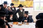 פולע גאלעריע: כ"ק אדמו"ר מקרעטשניף כפר עטה שליט"א אין בישטינא