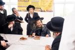 פולע גאלעריע: כ"ק אדמו"ר מקרעטשניף כפר עטה שליט"א אין בישטינא