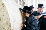 פולע גאלעריע: כ"ק אדמו"ר מקרעטשניף כפר עטה שליט"א אין בישטינא