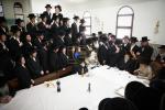 הרה"ק רבי יעקב מאיר שעכטער שליט"א ביים שמחת הברית לנין  כ"ק אדמו"ר מפינסק קארלין שליט"א 
