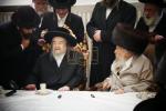 הרה"ק רבי יעקב מאיר שעכטער שליט"א ביים שמחת הברית לנין  כ"ק אדמו"ר מפינסק קארלין שליט"א 