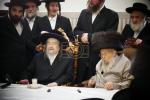 הרה"ק רבי יעקב מאיר שעכטער שליט"א ביים שמחת הברית לנין  כ"ק אדמו"ר מפינסק קארלין שליט"א 