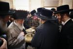 הרה"ק רבי יעקב מאיר שעכטער שליט"א ביים שמחת הברית לנין  כ"ק אדמו"ר מפינסק קארלין שליט"א 