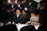 הרה"ק רבי יעקב מאיר שעכטער שליט"א ביים שמחת הברית לנין  כ"ק אדמו"ר מפינסק קארלין שליט"א 