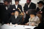 הרה"ק רבי יעקב מאיר שעכטער שליט"א ביים שמחת הברית לנין  כ"ק אדמו"ר מפינסק קארלין שליט"א 