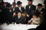 הרה"ק רבי יעקב מאיר שעכטער שליט"א ביים שמחת הברית לנין  כ"ק אדמו"ר מפינסק קארלין שליט"א 
