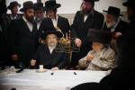 הרה"ק רבי יעקב מאיר שעכטער שליט"א ביים שמחת הברית לנין  כ"ק אדמו"ר מפינסק קארלין שליט"א 