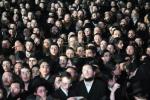בילדער און ווידיאוס פון די פראטעסט פון חסידי גור קעגן גזירת הגיוס ביי כלא 10