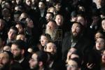בילדער און ווידיאוס פון די פראטעסט פון חסידי גור קעגן גזירת הגיוס ביי כלא 10