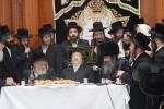  הרה"ק רבי יעקב מאיר שעכטער שליט"א ביים שמחת הברית לנכד הגה"צ רבי צבי מאיר זילבערבערג שליט"א 