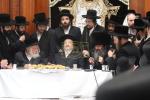  הרה"ק רבי יעקב מאיר שעכטער שליט"א ביים שמחת הברית לנכד הגה"צ רבי צבי מאיר זילבערבערג שליט"א 