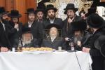  הרה"ק רבי יעקב מאיר שעכטער שליט"א ביים שמחת הברית לנכד הגה"צ רבי צבי מאיר זילבערבערג שליט"א 