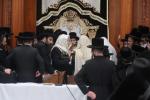  הרה"ק רבי יעקב מאיר שעכטער שליט"א ביים שמחת הברית לנכד הגה"צ רבי צבי מאיר זילבערבערג שליט"א 