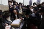 מוצאי שבת ביי כ"ק גאב"ד ירושלים שליט"א בהיכל ישיבתו אין בית שמש