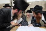 מוצאי שבת ביי כ"ק גאב"ד ירושלים שליט"א בהיכל ישיבתו אין בית שמש