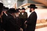 ערהאבענע מעמד 'קביעת מזוזות' פארגעקומען אינעם שפאגל נייעם 'כפים הויז' אין וויליאמסבורג אהערגעשטעלט מיט אלע צוגעהערן למען משפחות חולי ישראל, בראשות גדולי רבני העיר שליט"א