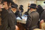 כתיבת אותיות - וקנין 'כיתה' בבנין 'בית רחל קרית יואל' בראשות כ"ק אדמו"ר מסאטמאר שליט"א 