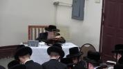  תשעה באב ביי כ"ק מרן אדמו"ר מצאנז קלויזענבורג שליט"א במעון קדשו נעבן מחנות צאנז קלויזענבורג אין  וואדבורן