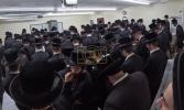  תשעה באב ביי כ"ק מרן אדמו"ר מצאנז קלויזענבורג שליט"א במעון קדשו נעבן מחנות צאנז קלויזענבורג אין  וואדבורן