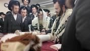  תשעה באב ביי כ"ק מרן אדמו"ר מצאנז קלויזענבורג שליט"א במעון קדשו נעבן מחנות צאנז קלויזענבורג אין  וואדבורן