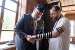 די וועלט'ס גרעסטע און טיפסטע פריש-וואסער אזערע: א הערליכע היסטארישע רעקאנסטרוקציע פון אן אור-אלטן בית המדרש אין סיביר