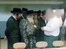 כ"ק אדמו"ר מסאטמאר שליט"א באזוכט אידישע ארעסטאנטן אין די שאַוואַנגאַנק תפיסה אין אלסטער קאונטי.